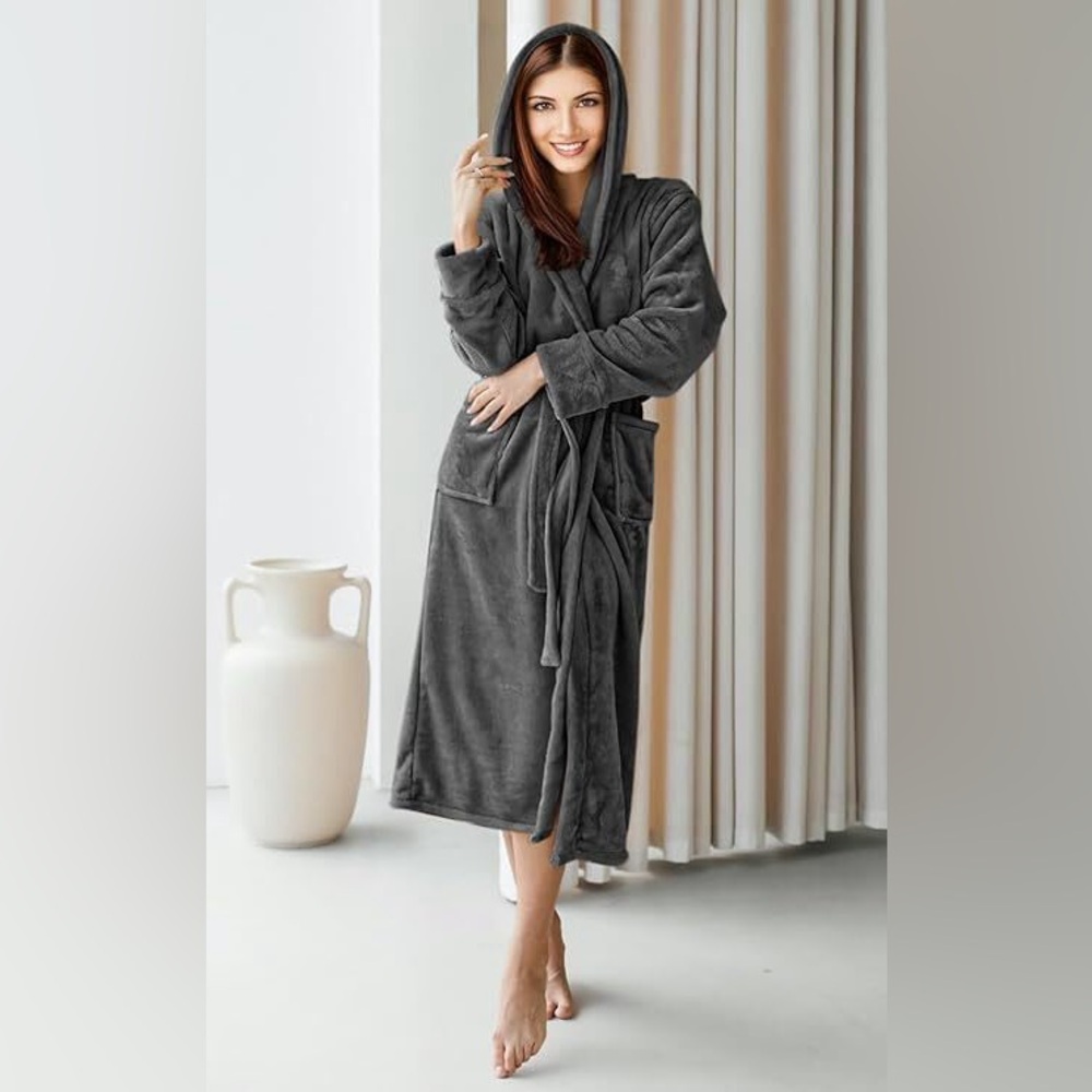 NEW Alexander Del Rossa Plush Fleece Gray Hooded Bathrobe Cozy Loungewear Warm